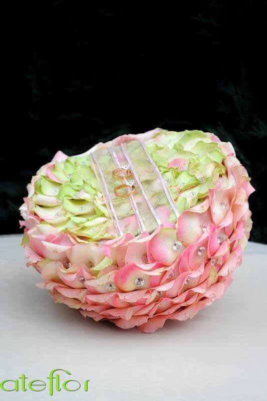 poduszka_na_obrączki_kraków_z_płatków_róż_ateflor