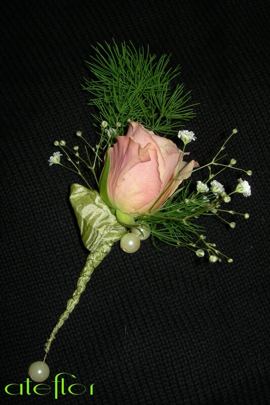 przypinka_kraków_z_różowej_róży_ateflor