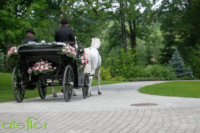 różowe_kompozycje_na_bryczce_ateflor